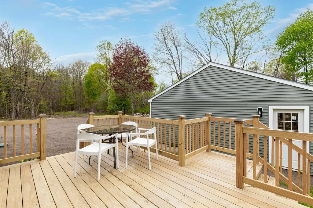 11 Merrimac Road Newton NH 03858