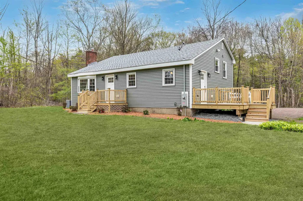 11 Merrimac Road Newton NH 03858