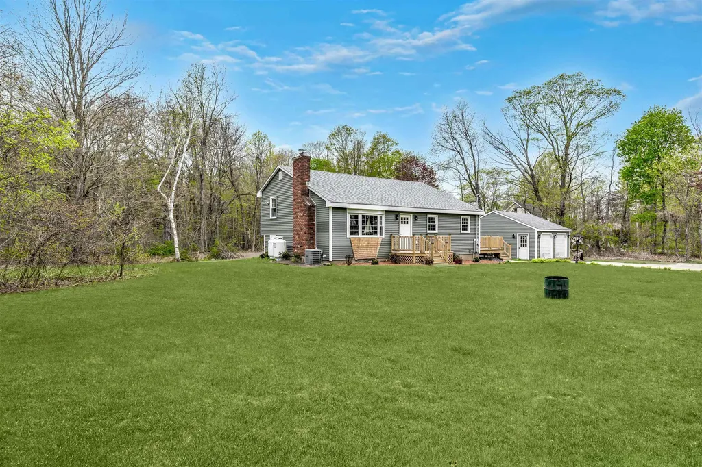 11 Merrimac Road Newton NH 03858