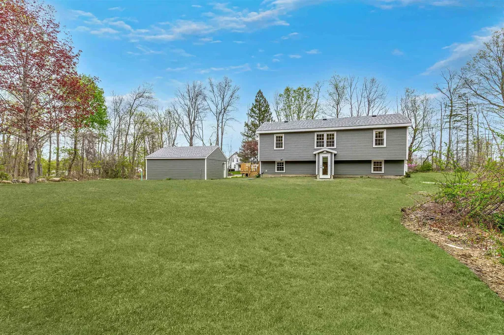 11 Merrimac Road Newton NH 03858