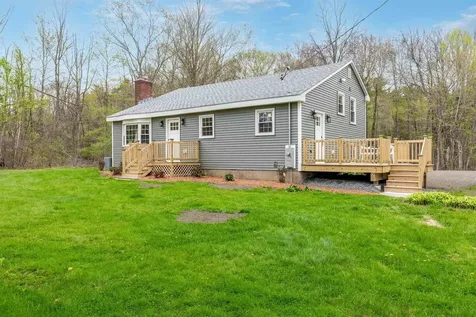 11 Merrimac Road Newton NH 03858