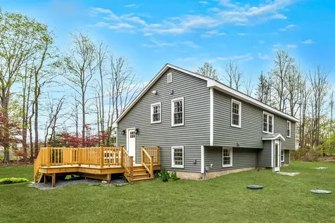 11 Merrimac Road Newton NH 03858