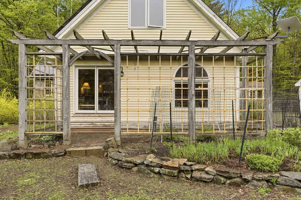 186 Hackleboro Road Canterbury NH 03224