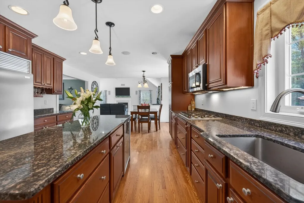 5 Cobblestone Road Pelham NH 03076