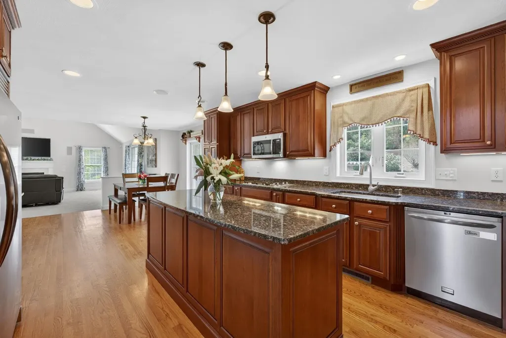 5 Cobblestone Road Pelham NH 03076