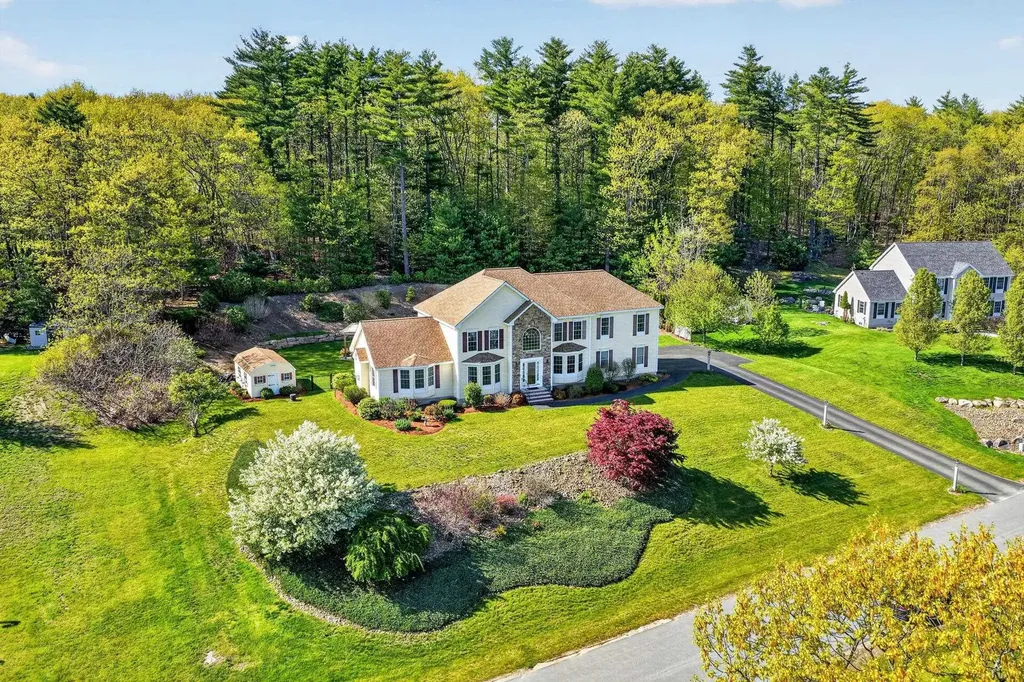 5 Cobblestone Road Pelham NH 03076