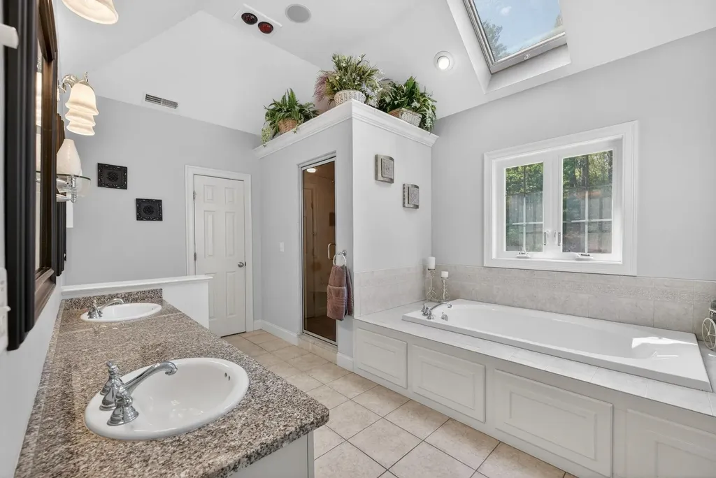 5 Cobblestone Road Pelham NH 03076