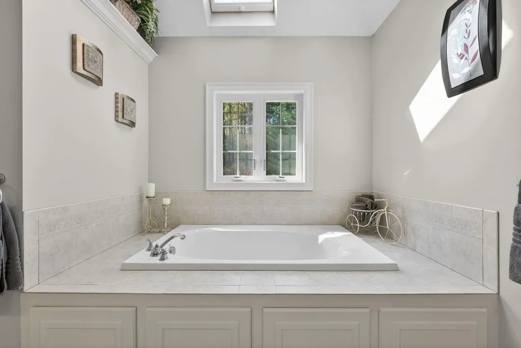 5 Cobblestone Road Pelham NH 03076