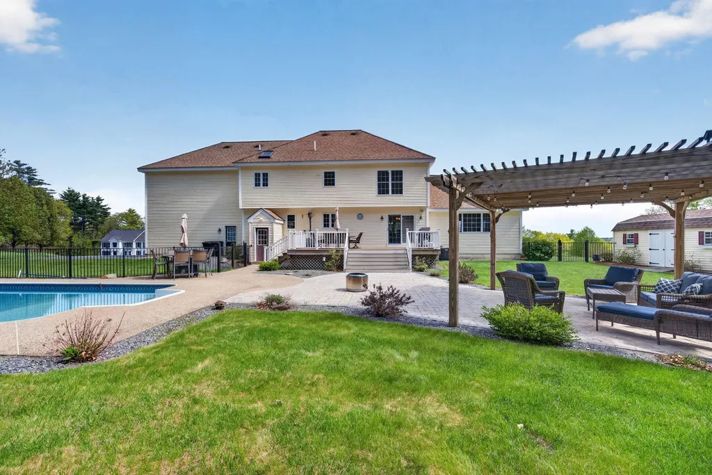 5 Cobblestone Road Pelham NH 03076