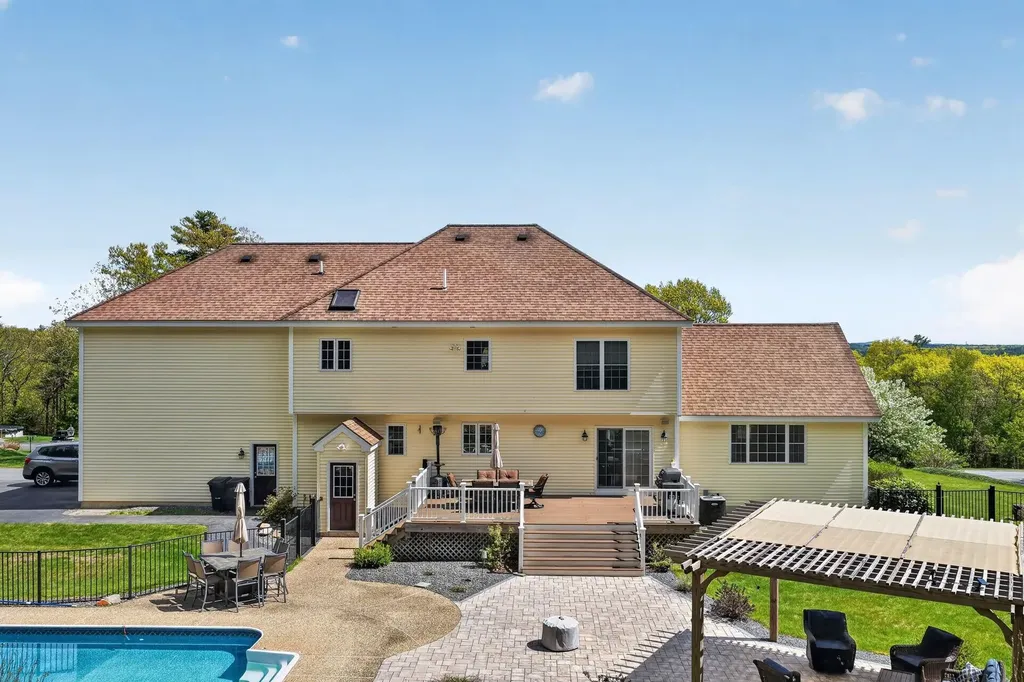 5 Cobblestone Road Pelham NH 03076