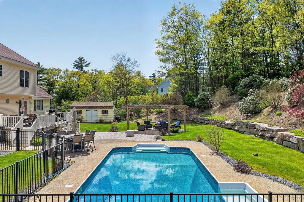 5 Cobblestone Road Pelham NH 03076