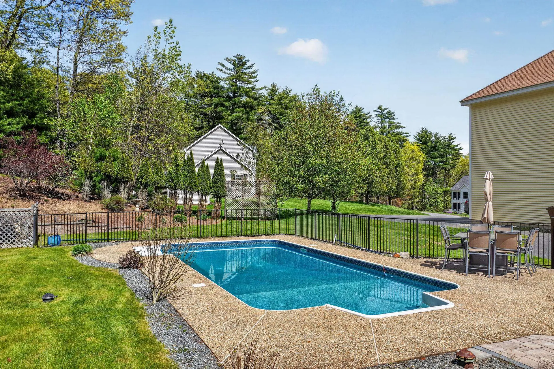 5 Cobblestone Road Pelham NH 03076