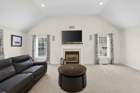 5 Cobblestone Road Pelham NH 03076