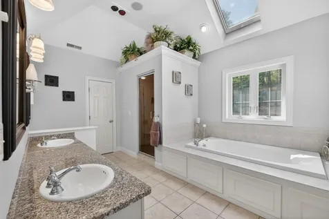 5 Cobblestone Road Pelham NH 03076