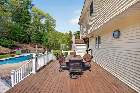 5 Cobblestone Road Pelham NH 03076