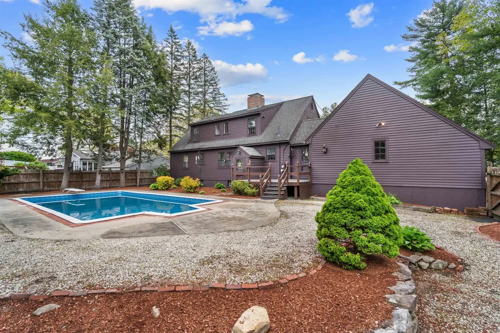 13 Wakefield Drive Nashua NH 03062