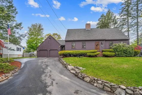 13 Wakefield Drive Nashua NH 03062