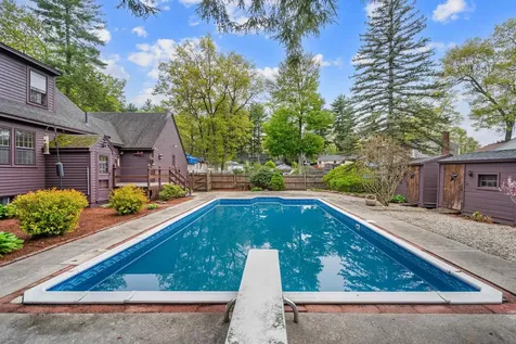 13 Wakefield Drive Nashua NH 03062