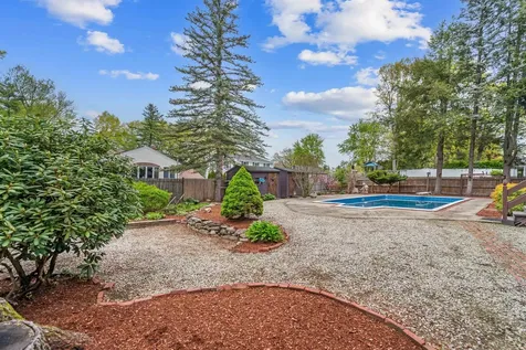 13 Wakefield Drive Nashua NH 03062
