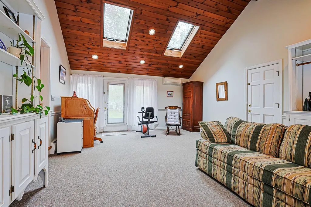 16 Marlowe Road Nashua NH 03062