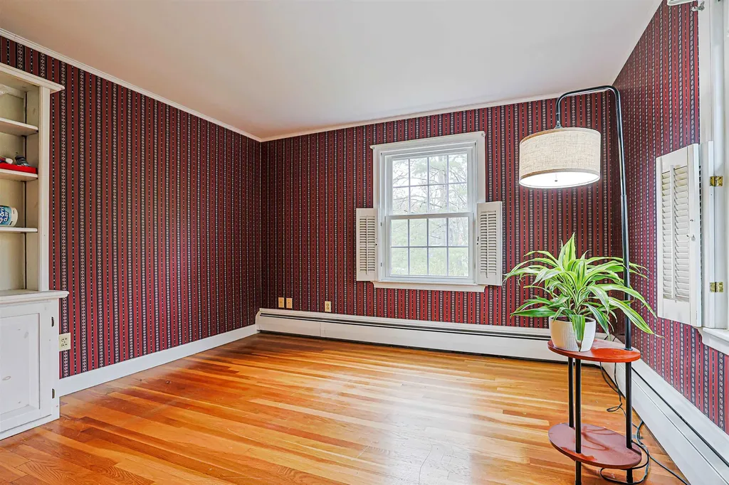 16 Marlowe Road Nashua NH 03062
