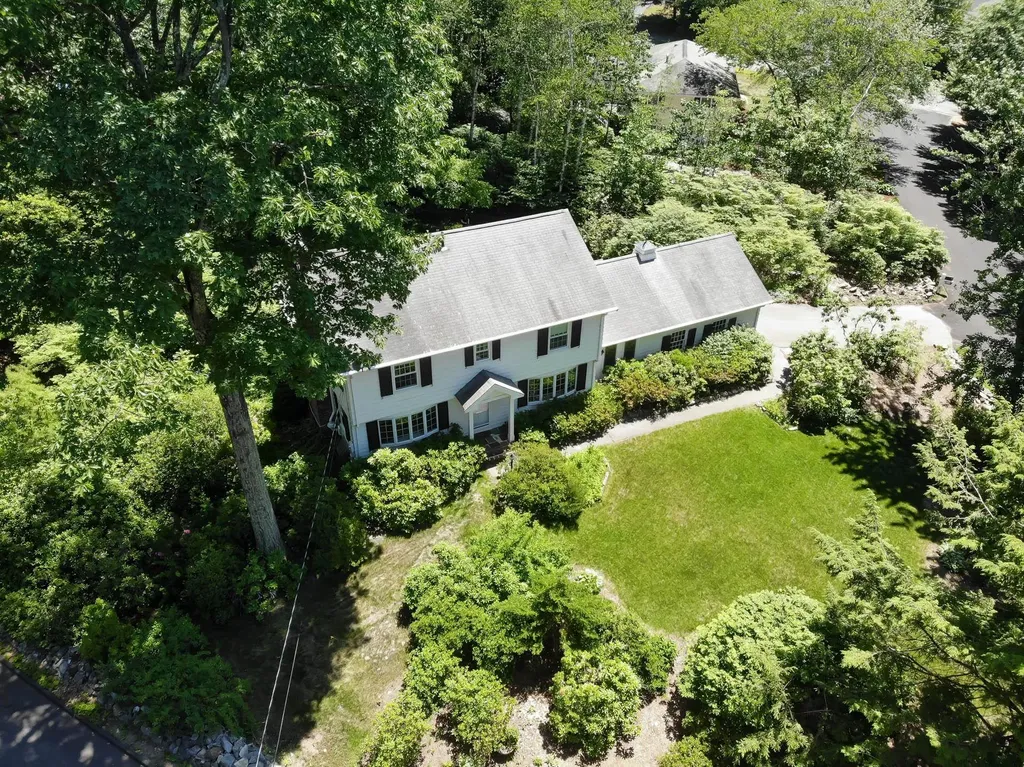 16 Marlowe Road Nashua NH 03062
