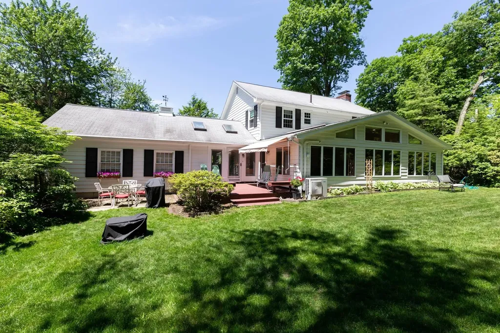 16 Marlowe Road Nashua NH 03062