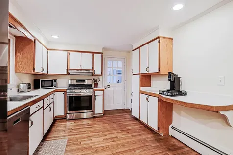 16 Marlowe Road Nashua NH 03062