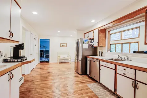 16 Marlowe Road Nashua NH 03062