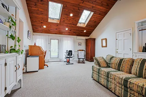 16 Marlowe Road Nashua NH 03062
