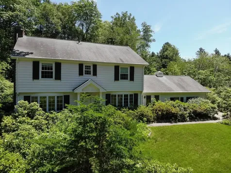 16 Marlowe Road Nashua NH 03062