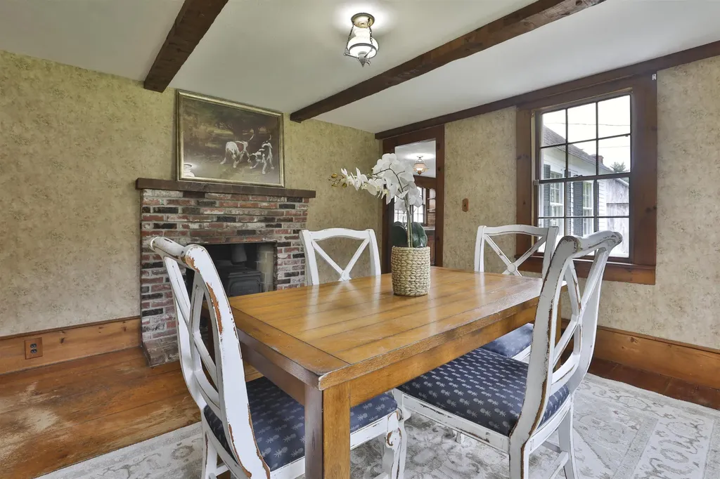 1 Featherbed Lane Derry NH 03038