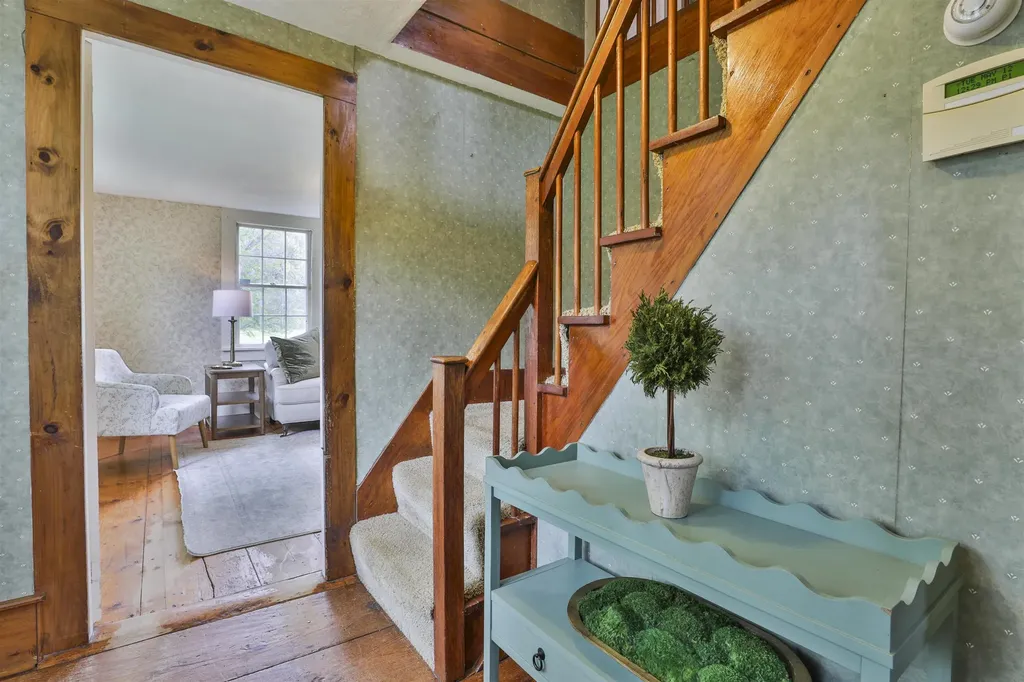 1 Featherbed Lane Derry NH 03038