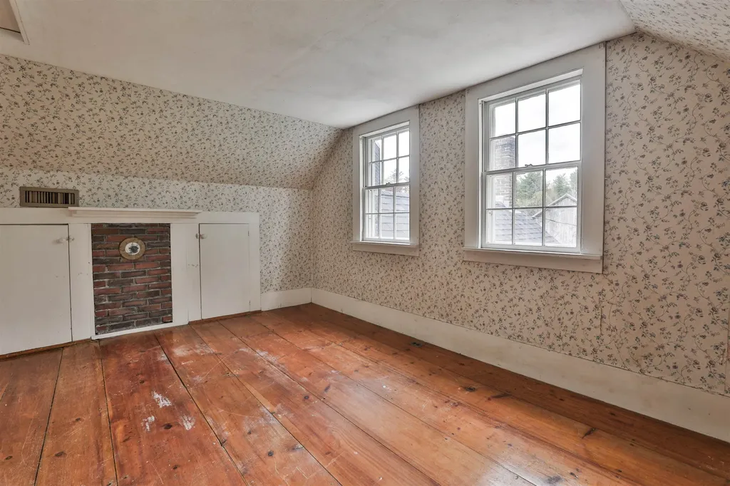 1 Featherbed Lane Derry NH 03038