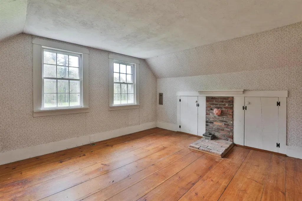 1 Featherbed Lane Derry NH 03038