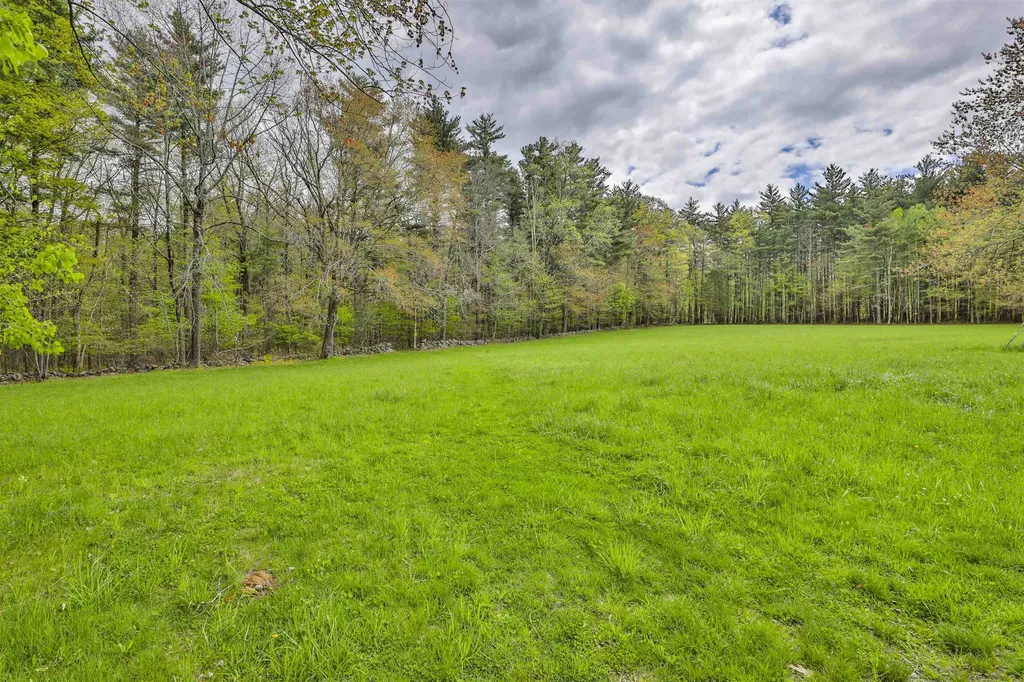 1 Featherbed Lane Derry NH 03038