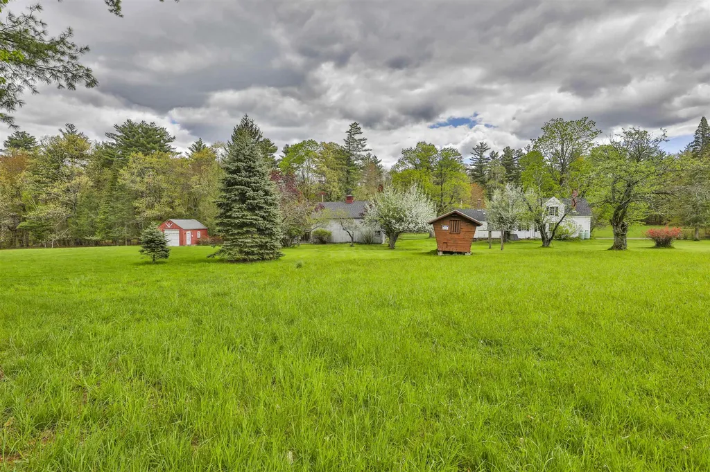 1 Featherbed Lane Derry NH 03038