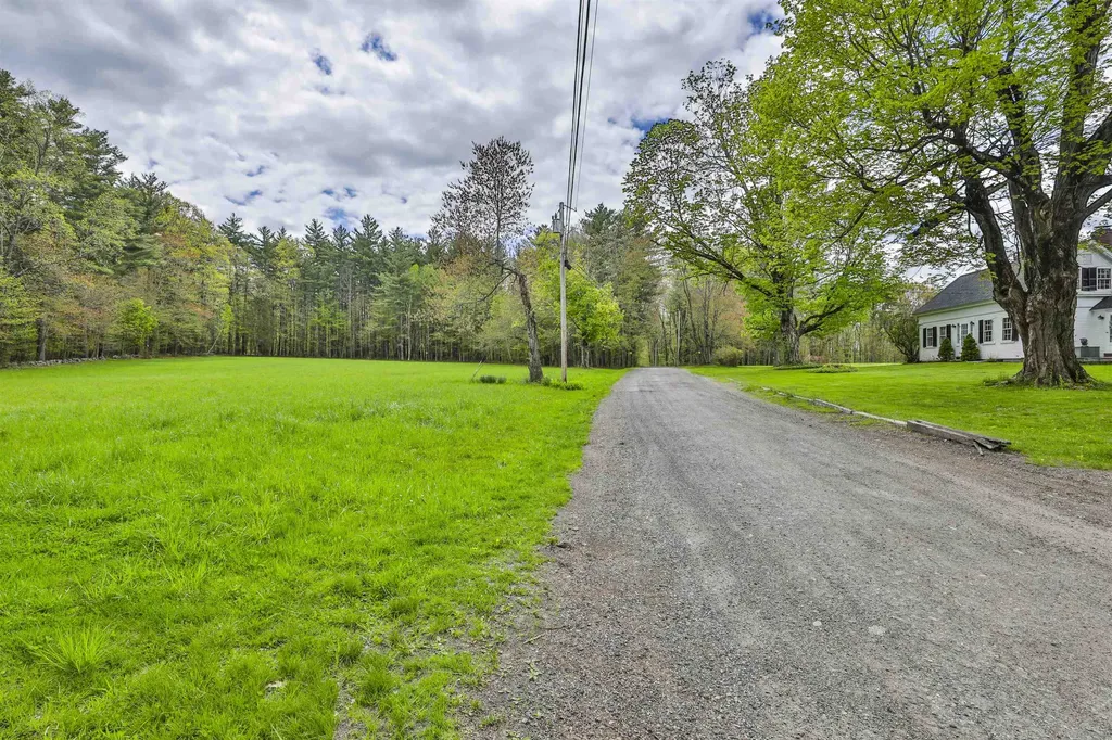 1 Featherbed Lane Derry NH 03038