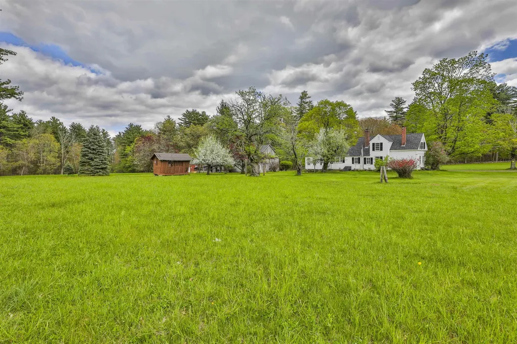 1 Featherbed Lane Derry NH 03038