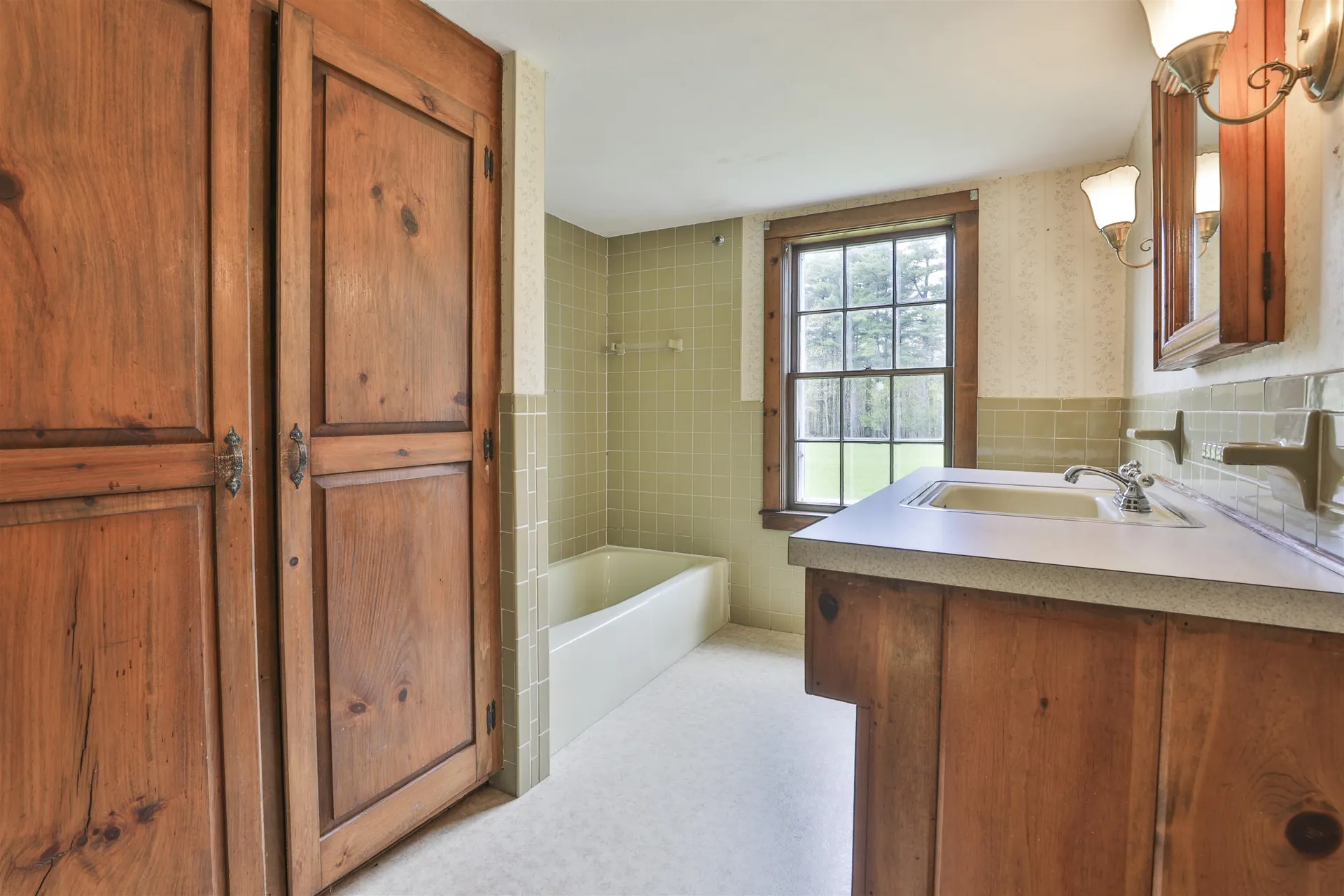 1 Featherbed Lane Derry NH 03038