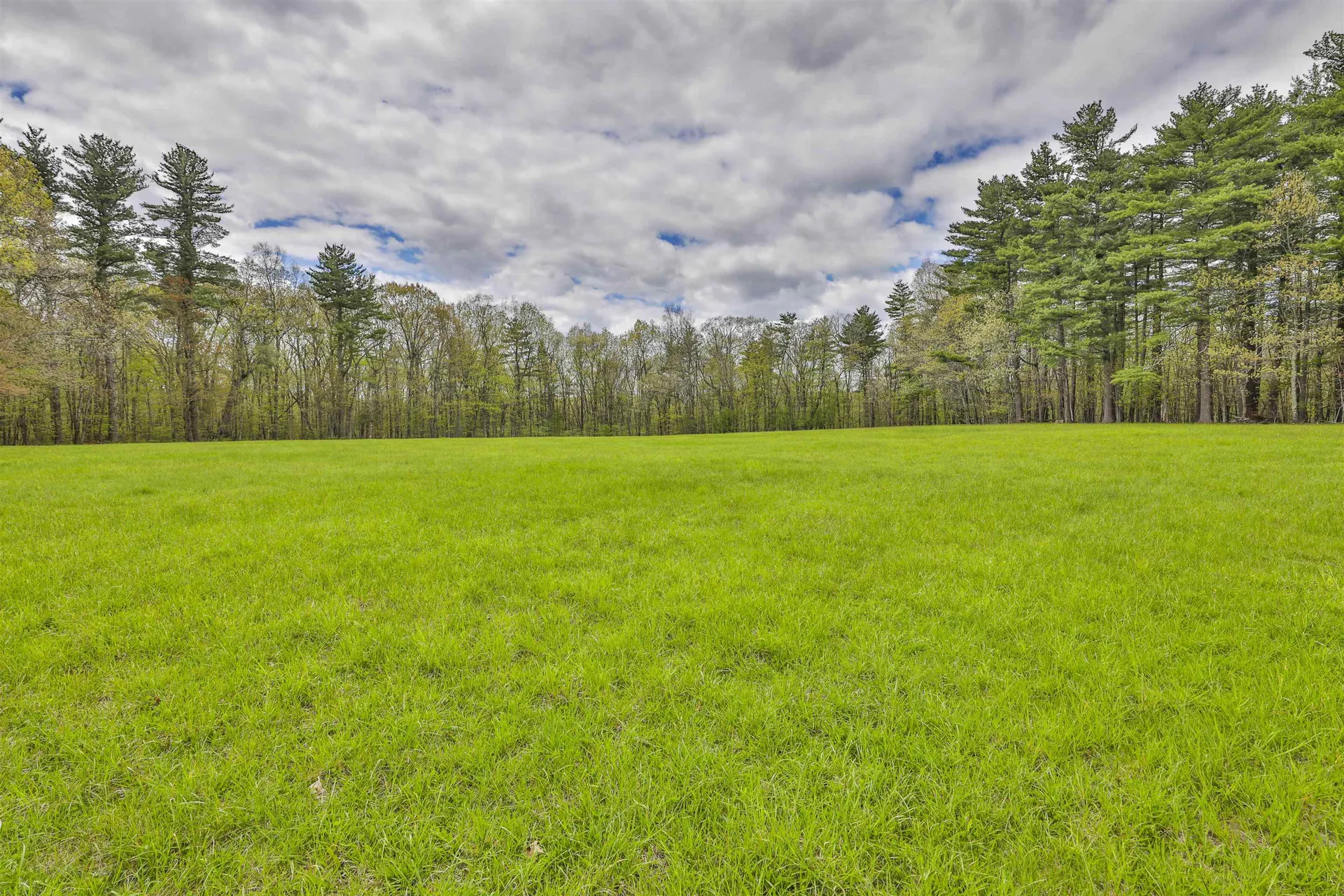 1 Featherbed Lane Derry NH 03038