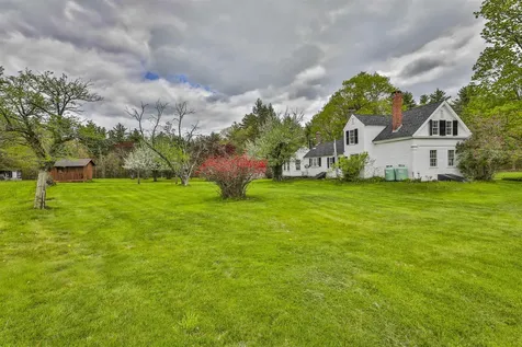 1 Featherbed Lane Derry NH 03038