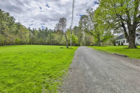 1 Featherbed Lane Derry NH 03038