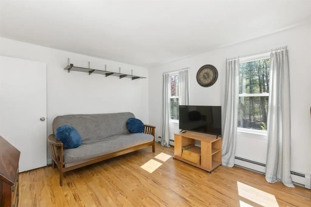 39 Prescott Road Raymond NH 03077