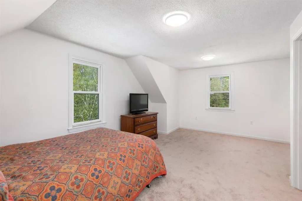 39 Prescott Road Raymond NH 03077