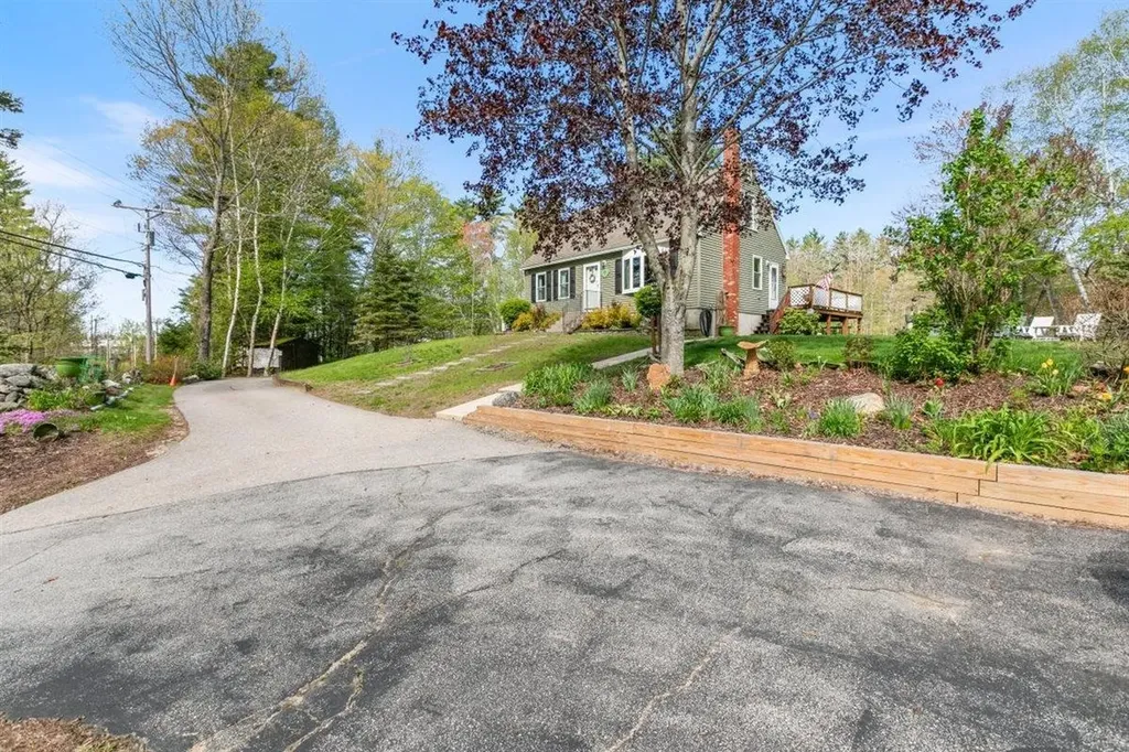 39 Prescott Road Raymond NH 03077