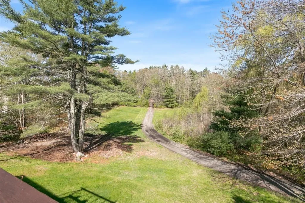 39 Prescott Road Raymond NH 03077