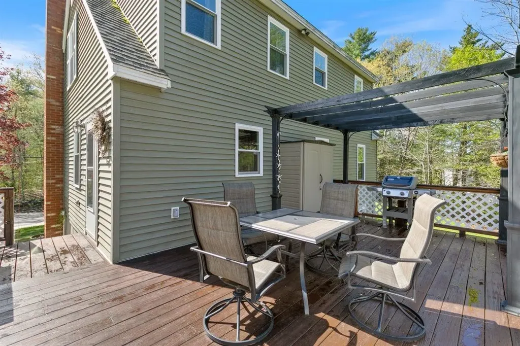 39 Prescott Road Raymond NH 03077