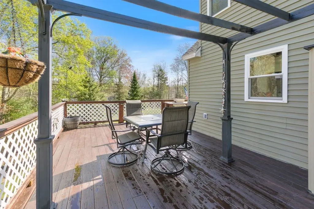 39 Prescott Road Raymond NH 03077