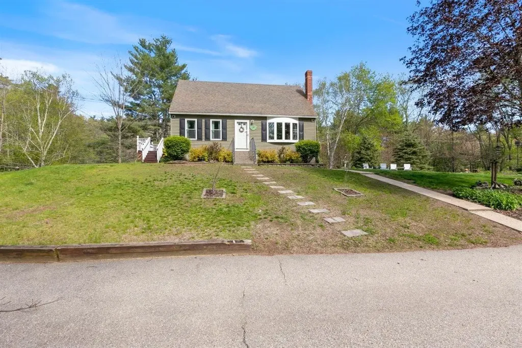 39 Prescott Road Raymond NH 03077